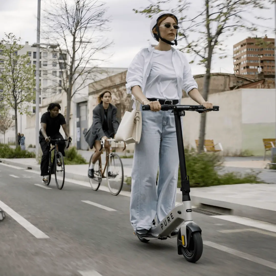 E-Scooter PURE Advance im urbanen Verkehr