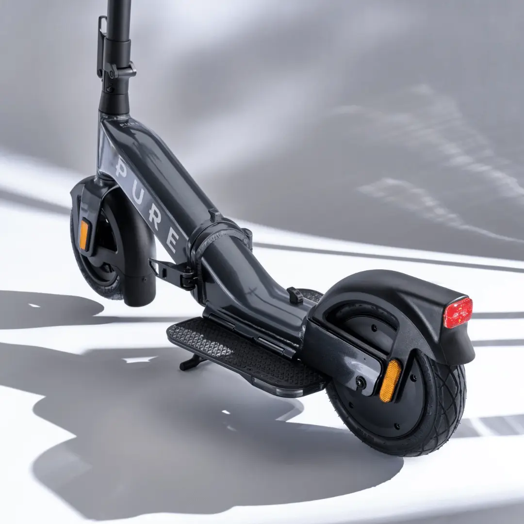 PURE Advance Flex E-Scooter in Mercury Grey mit mittigen Stand