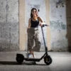 Produktbild E-Scooter PURE Air 4 - Lifestylebild 2