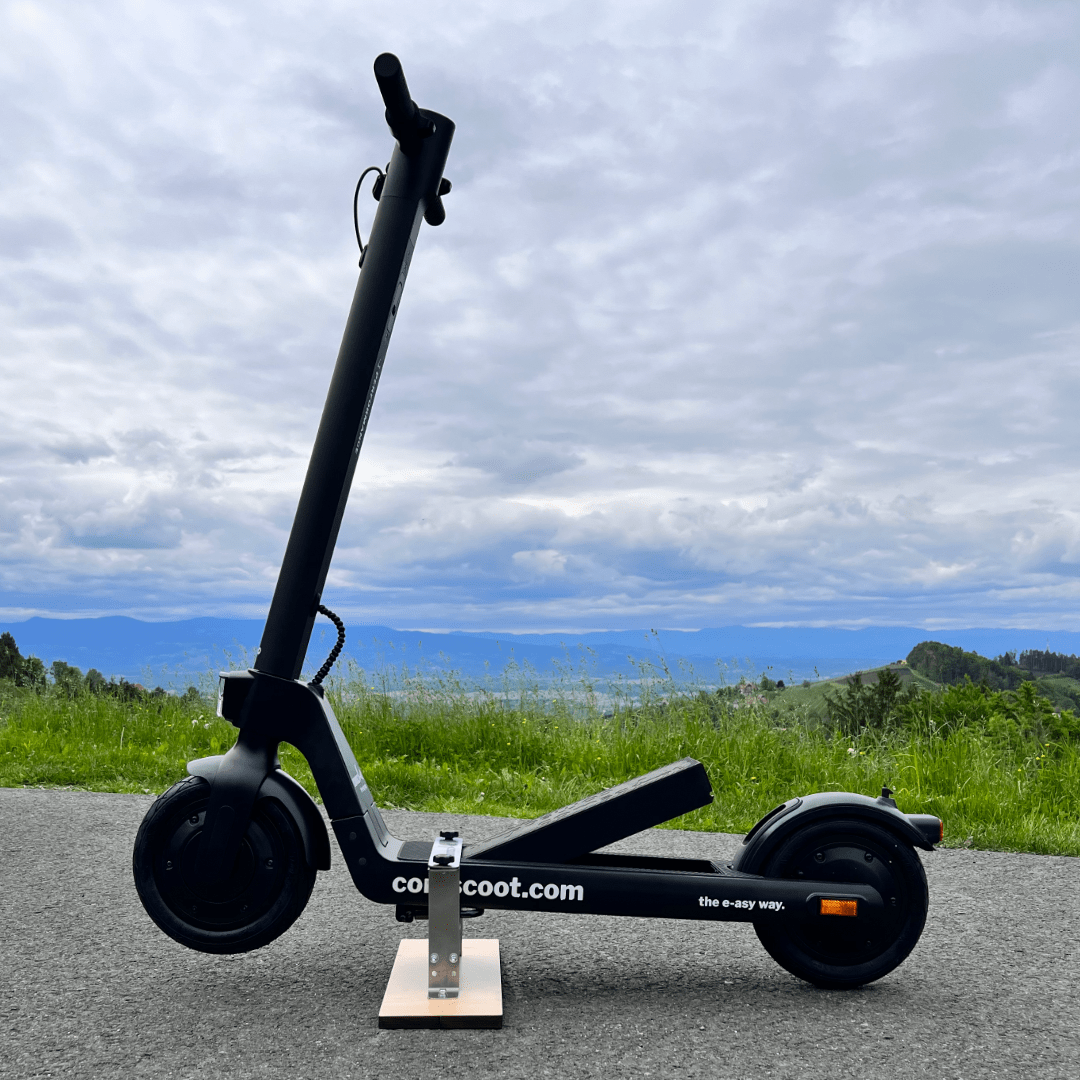 Produktbild E-Scooter KFZ-Halterung mit E-Scooter PERFORMANCE PLUS