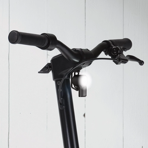 ESCAPE E-Scooter mit hellen Licht