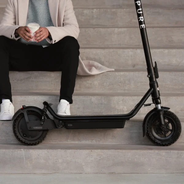 PURE Air⁵ Ultra Suspension auf der Treppe